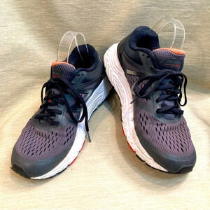 NEW BALANCE Sz 9.5 840  V4 Running Abzorb Technology Lace Up Sneakers